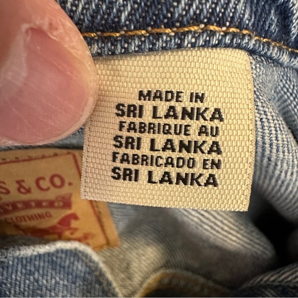 Levi's denim ex-boyfriend trucker jacket size M, heart detail, 100% cotton, fall - Picture 10 of 15